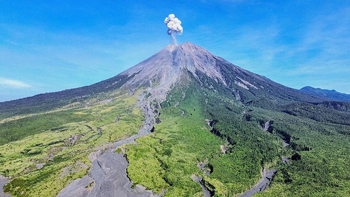 Jalur Pendakian Dibuka Lagi, Tetap Waspada Semeru